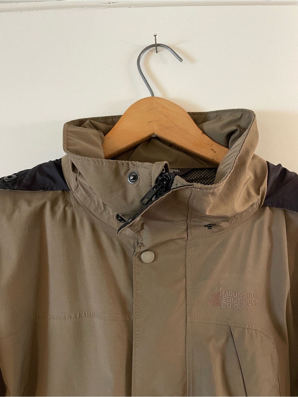 MEC Hooded Shell Jacket - Picture 3 of 6